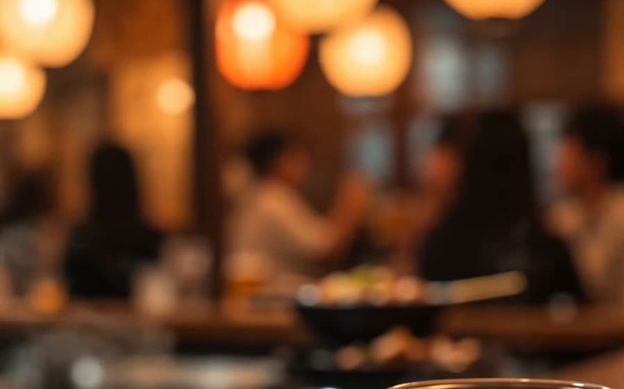 夜の居酒屋のあかり
